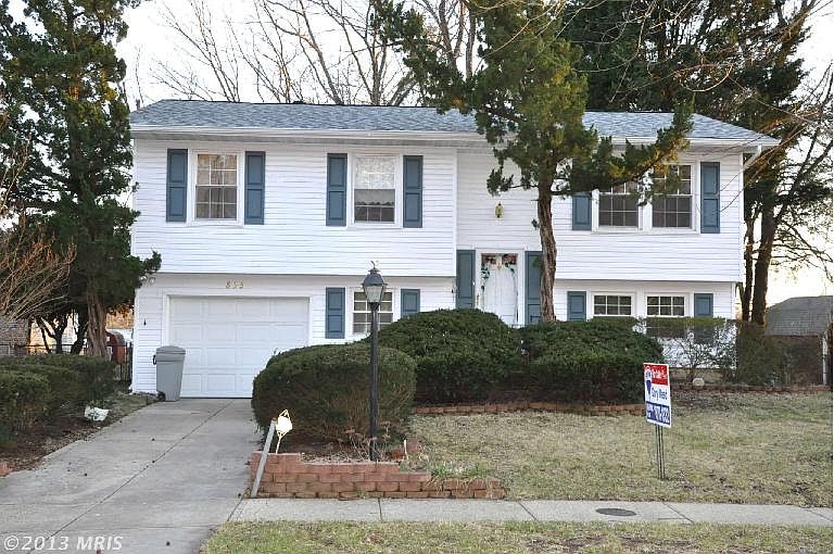 1st image of 835 Copley Ave