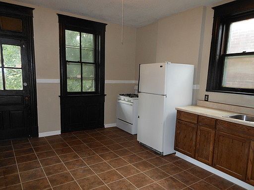 5th image of 4255 Botanical Ave #A