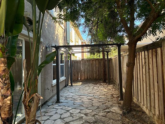 5th image of 16691 Colonial Trl