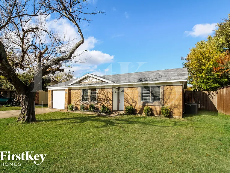 3529 Birchwood Ln — Photo 2