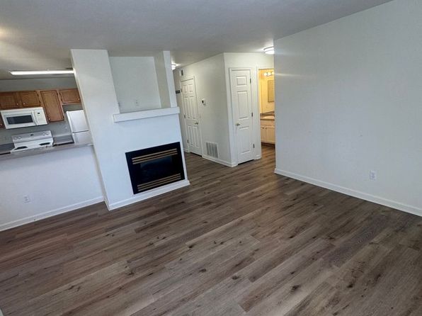 6600 S Vine St APT 203