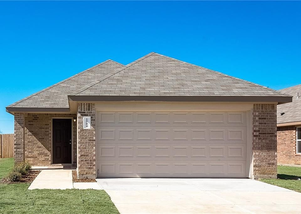 1st image of 1704 Blue Jay Dr