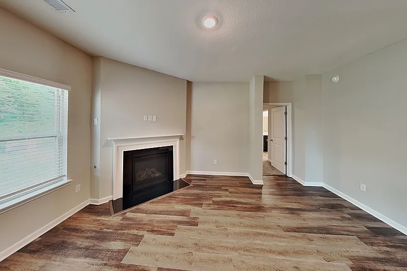 4 bed, 2.0 bath, 1774 sqft, $2,199 — Photo 2