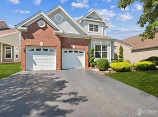 98 Draw Bridge Dr, Monroe Township, NJ 08831