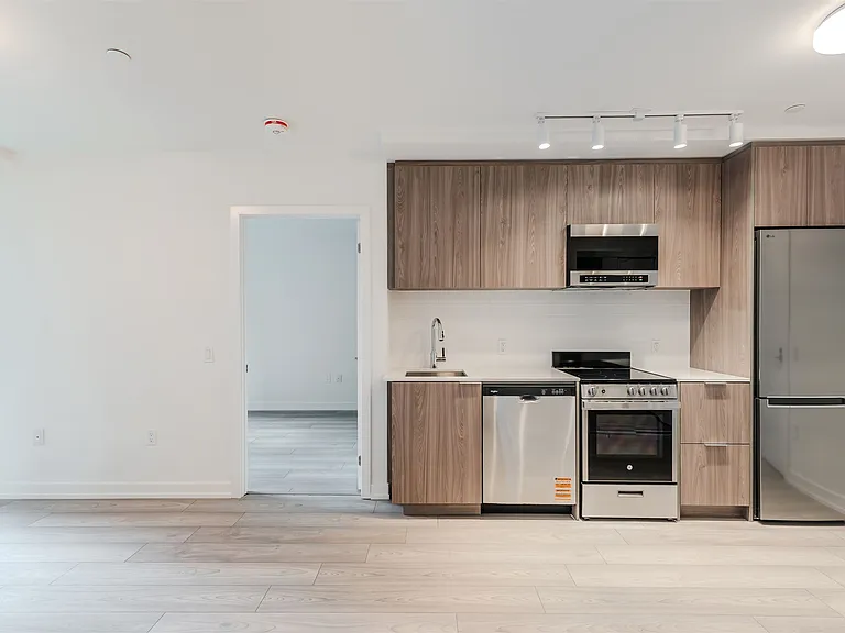 223 Redpath Ave — Photo 142