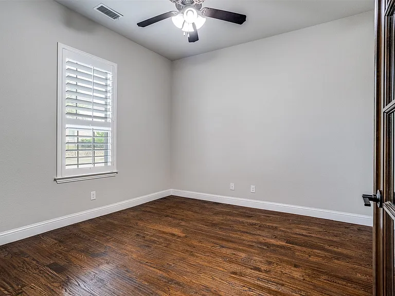 1071 Jennala Dr — Photo 3
