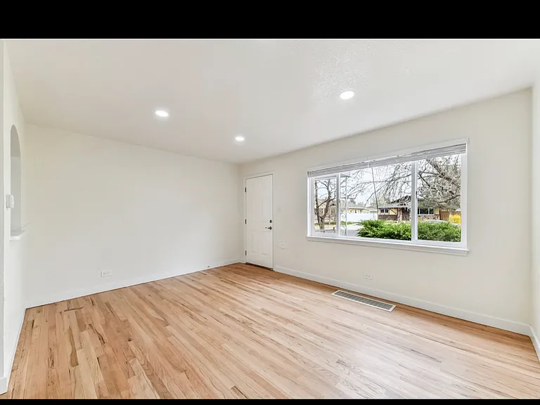 1325 Lansing St — Photo 4