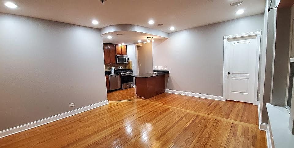 1st image of 6256 N Richmond St #2