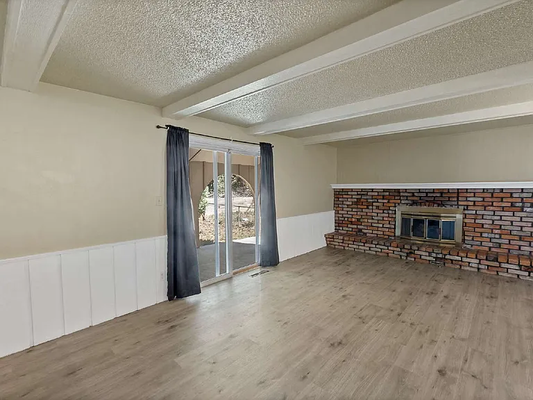 1401 Sanderson Ave — Photo 13