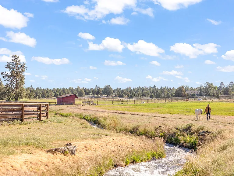 60280 Horse Butte Rd — Photo 17
