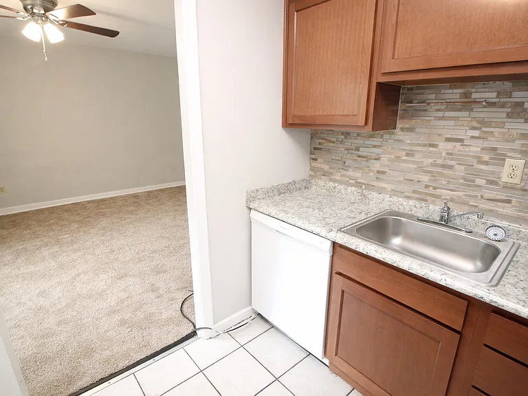 348 S Highland Ave — Photo 7