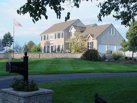 Front Road View - closeup