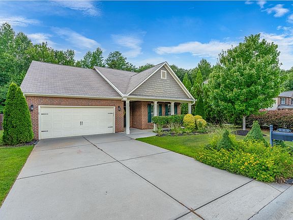 4th image of 28 Trailwood Dr