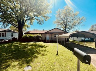 305 E 12th Pl, Claremore, OK 74017