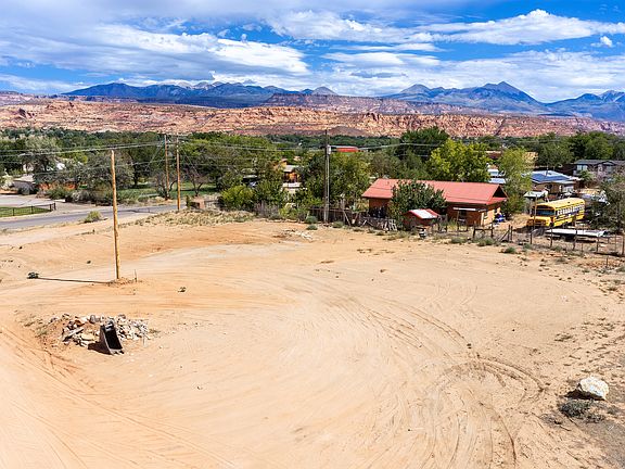 5th image of 2814 S Desert Rd
