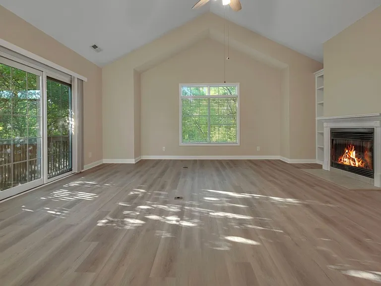 807 E Main St — Photo 9