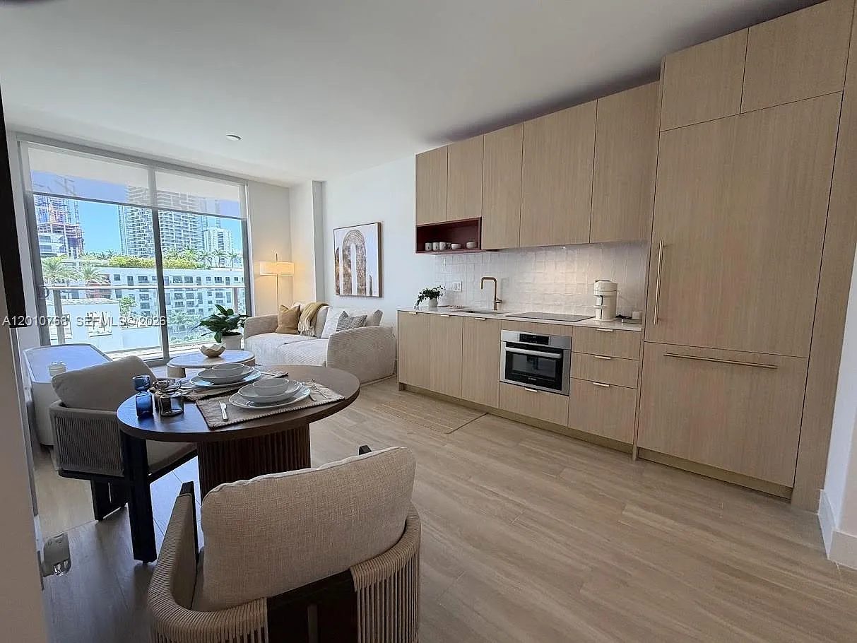 1 bed, 1.0 bath, 598 sqft, $3,950 — Photo 4
