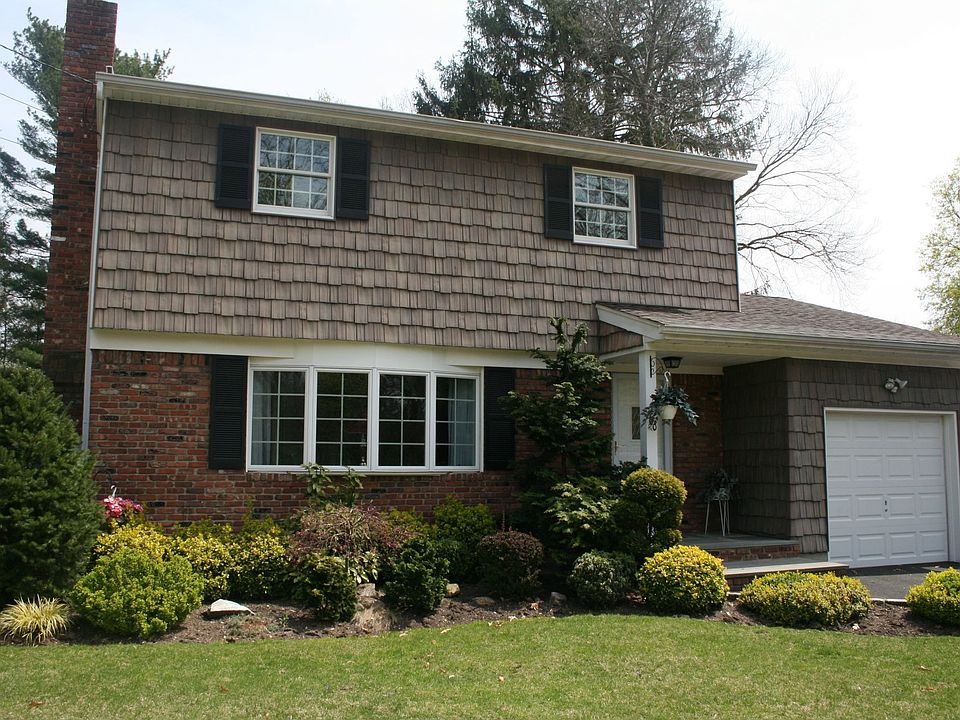 Beautiful Colonial across from Bethpage State Park