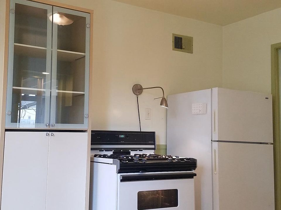 LARGE EAT-IN KITCHEN