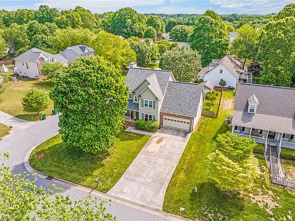 3rd image of 105 Spring Park Ct