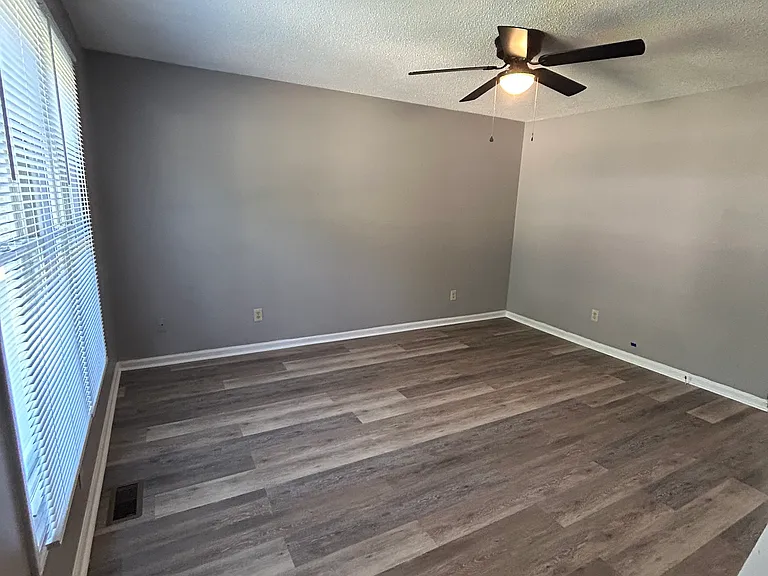 2864 Mountcrest Cir NW — Photo 8
