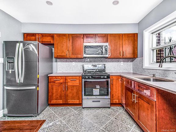 3rd image of 3363 Barnes Ave