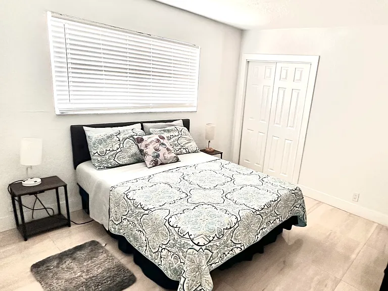 5733 SW 24th Ave — Photo 41