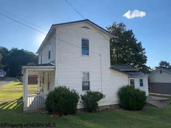 68 Cole St, Philippi, WV 26416