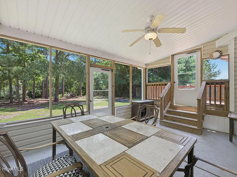 106 Lakeside Green Dr — Photo 29