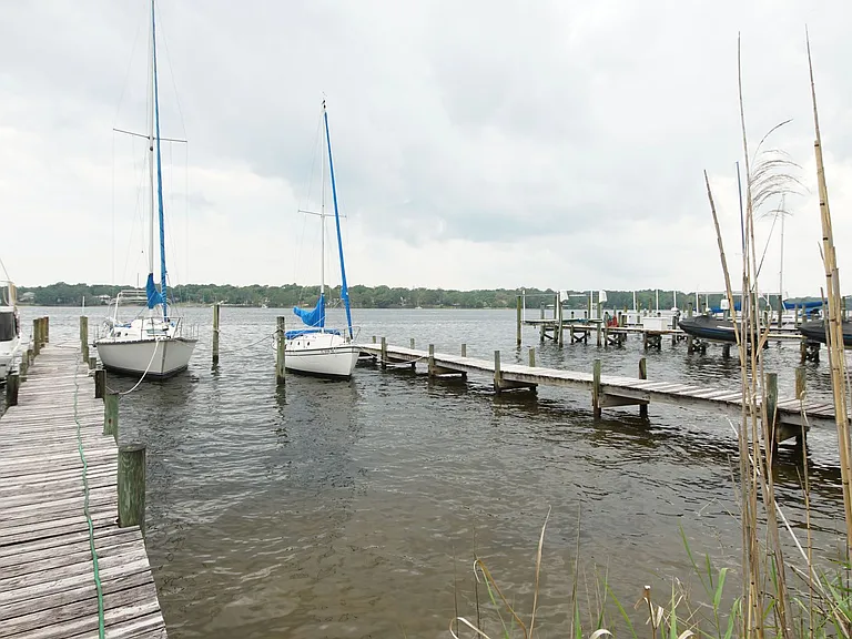 561 Bayshore Dr — Photo 6