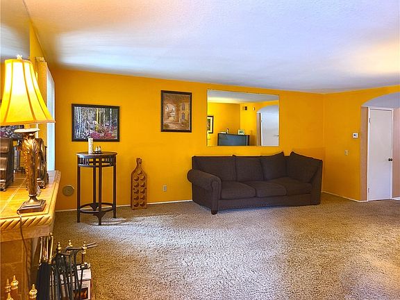 4th image of 28825 Loretta Ln