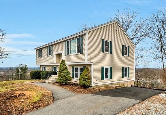 3rd image of 6 Skyview Ln