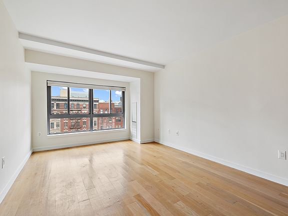3rd image of 171 W 131st St APT 609