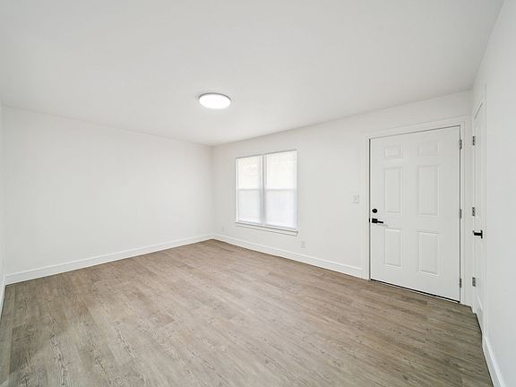 4th image of 3165 E 49th St #204