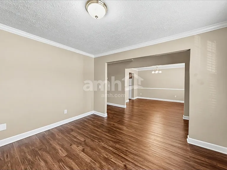 8028 Meadowview Ln — Photo 15