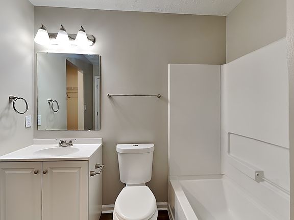 5th image of 8104 Twin River Dr