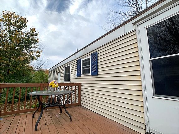 4th image of 149 Russett Ln