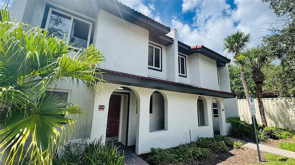 2 bed, 2.0 bath, 1052 sqft, $2,000 — Photo 2