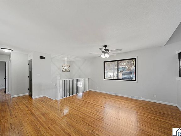 5th image of 219 James Ave