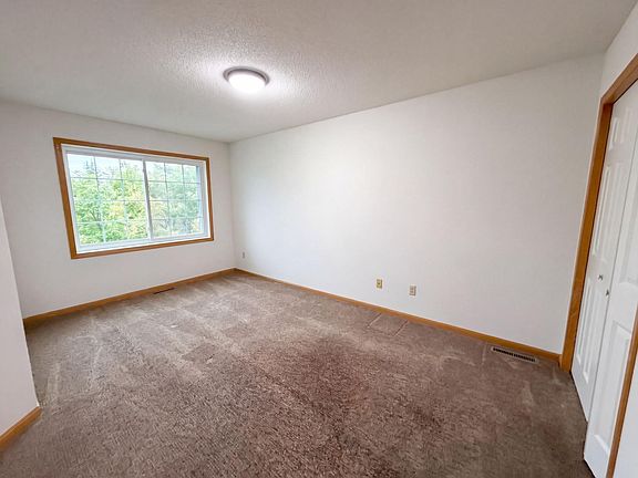 5th image of 214 Christenson Way NE