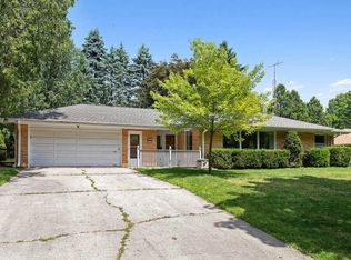 N80W5836 Woodland Rd, Cedarburg, WI 53012