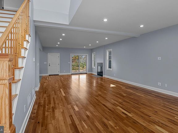 5th image of 212 Ingleside Ave