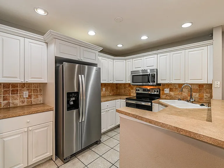 10907 Meadow Lark Cove Dr — Photo 9