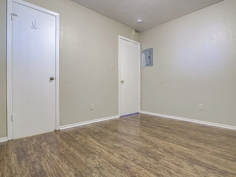 819 Sirocco Dr — Photo 11