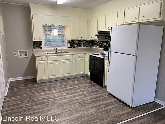 4th image of 608 Scott Dr