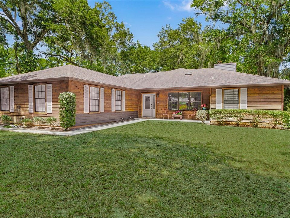 1st image of 200 Raintree Trl