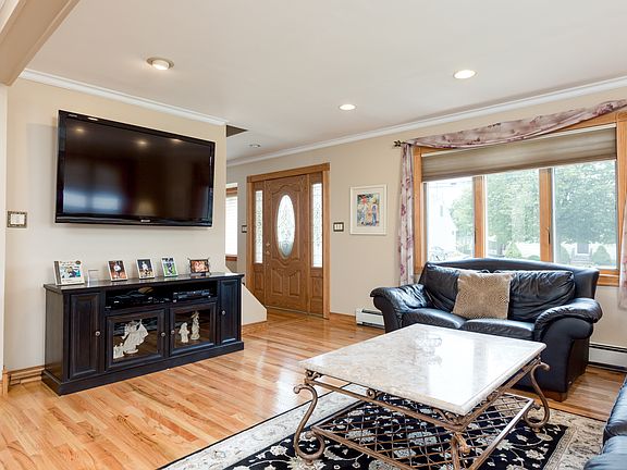5th image of 1 Arlyn Dr