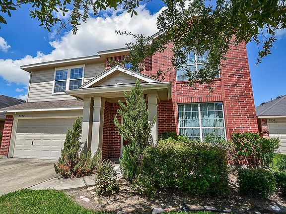 3rd image of 3027 Sunset Park Dr