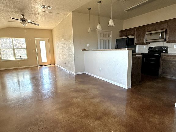 5th image of 941 Pinewood Dr APT B