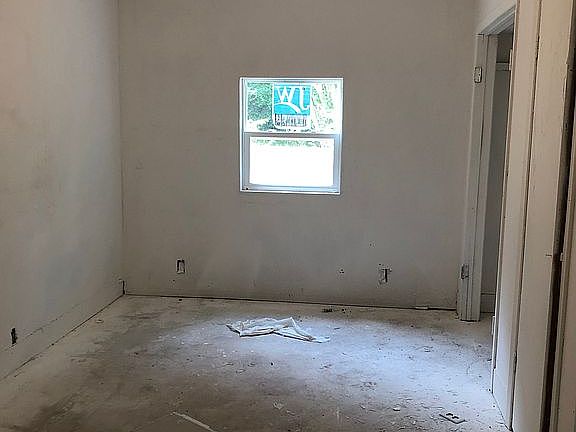 5th image of 2502 N Franklin St